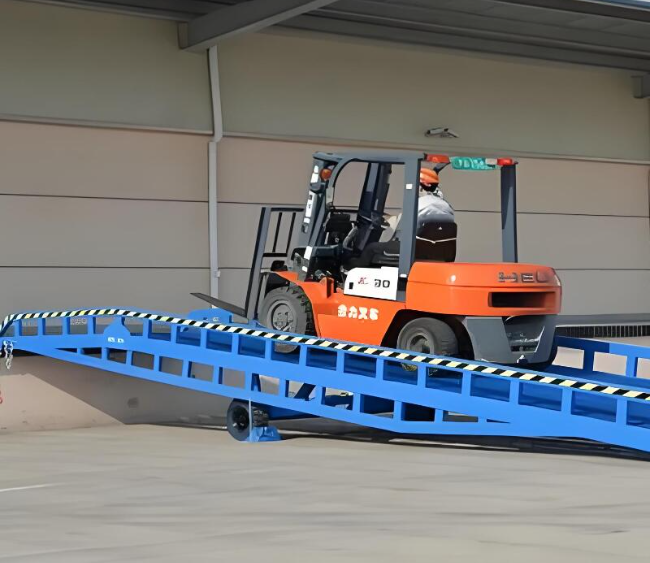 华阴移动式卸货平台（叉车用）